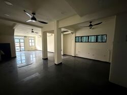 Macpherson Road (D13), Retail #584300991
